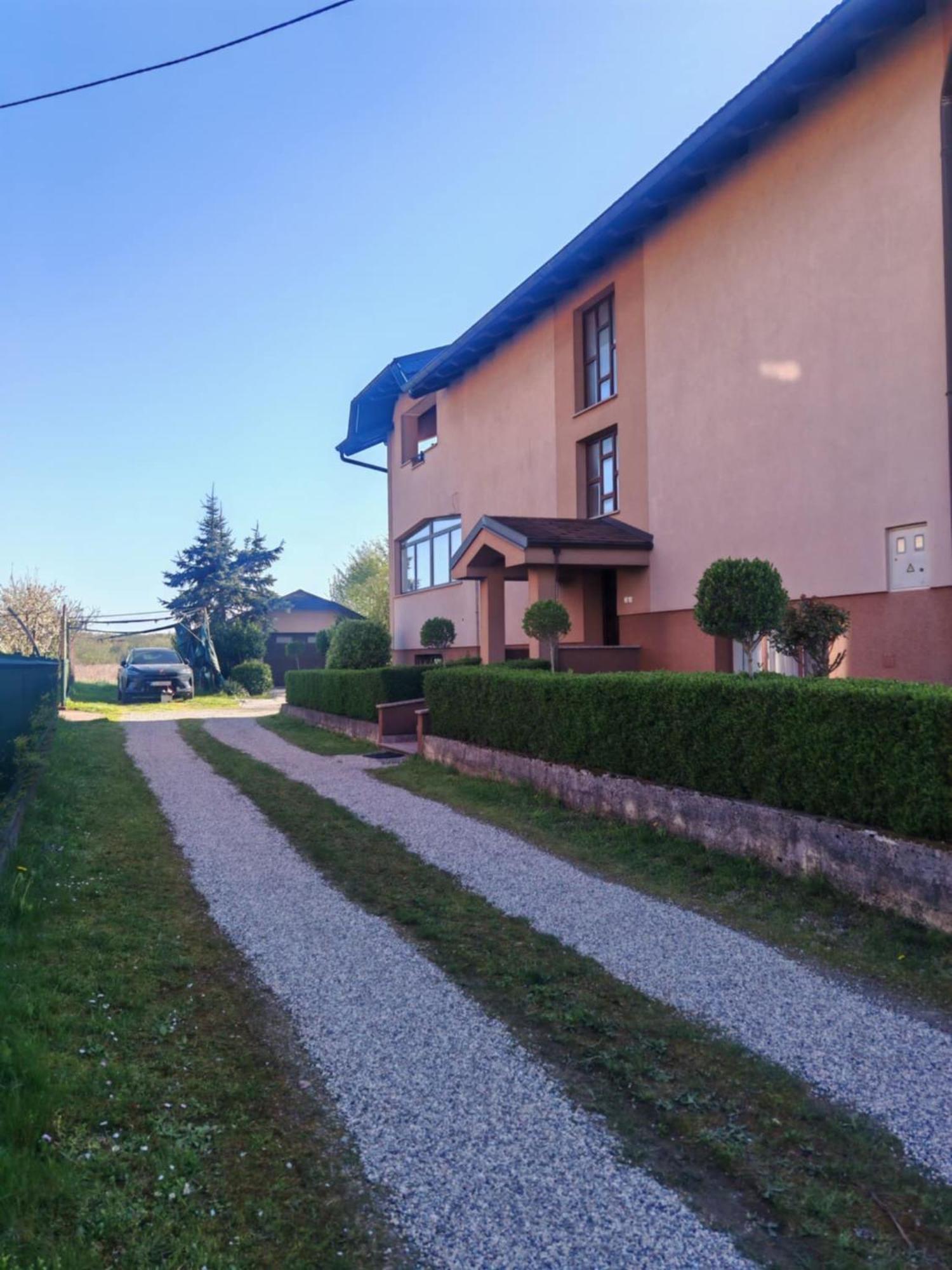 Apartman Kristian Zagreb Airport Velika Gorica Exterior foto